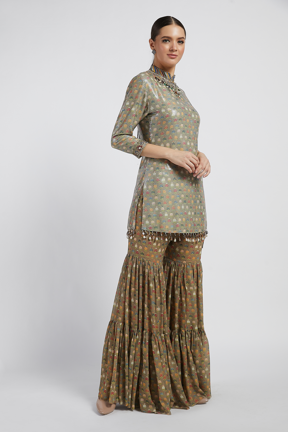 Gold Dalia Kurta Set With Butti Work